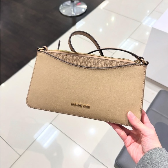 Michael Kors Handbags - NWT❤️Michael Kors Arden Medium Crossbody Bag in Camel